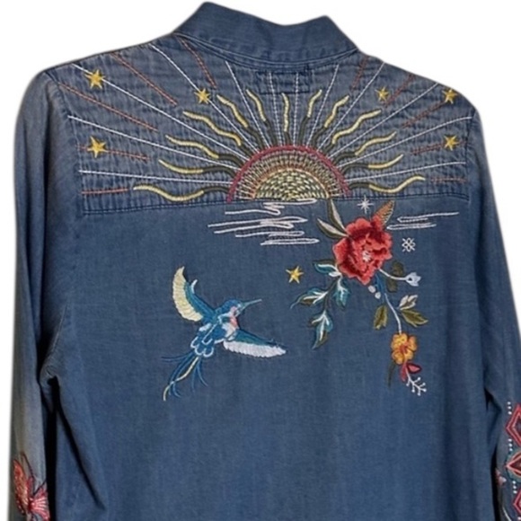 Johnny Was Cara Frayed Westward Denim Shirt NWT RARE - Picture 8 of 15